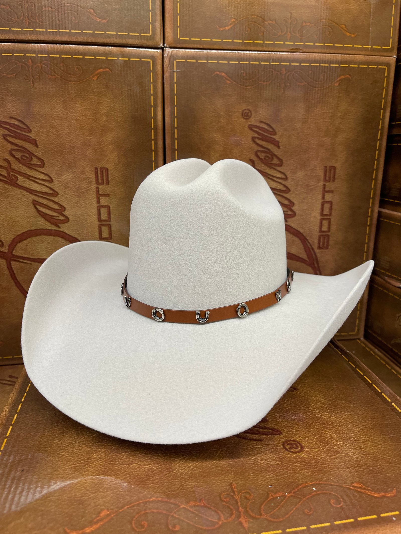 Horseshoe Lasso Tan Leather